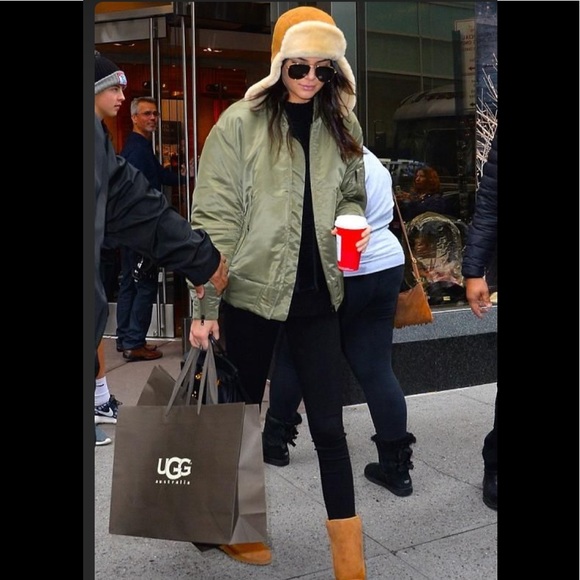 UGG Women’s Frances Oversized Bomber - Picture 3 of 16